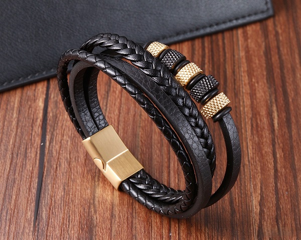 MULTI LAYER LEATHER CLASP BRACELET