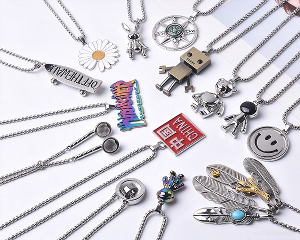 STAINLESS STEEL PENDANT NECKLACE
