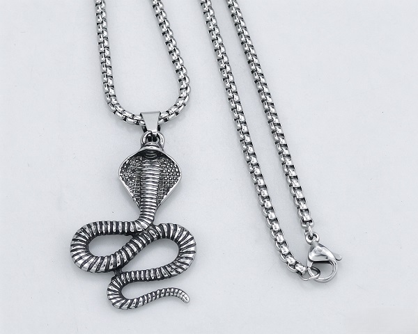 SNAKE PENDANT NECKLACE