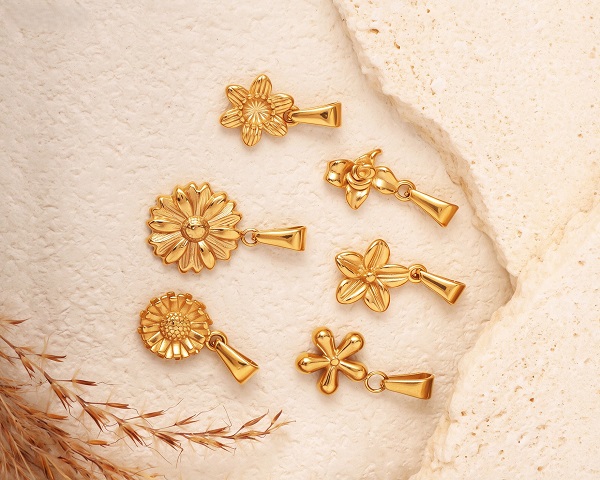 GOLD FLOWER PENDANTS