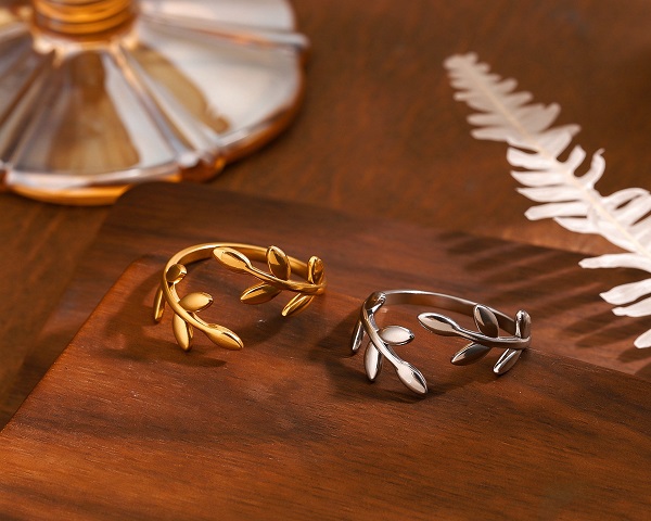 OPENING LEAF RING